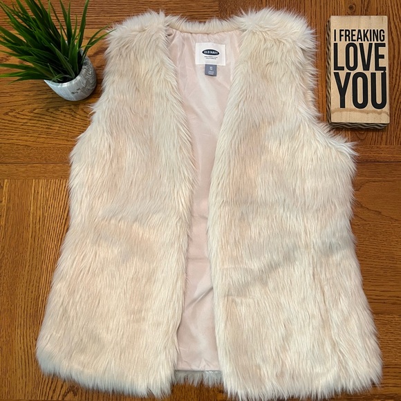 Old Navy Jackets & Blazers - Old Navy Faux Fur Vest - LIKE NEW CONDITION!